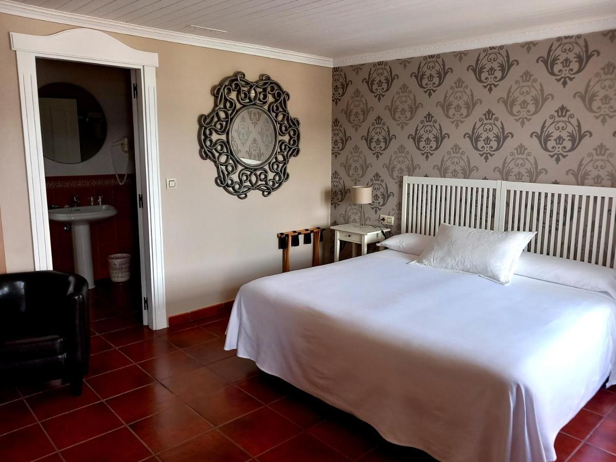 Hotel Puerto Arnela 卡马里纳斯 外观 照片