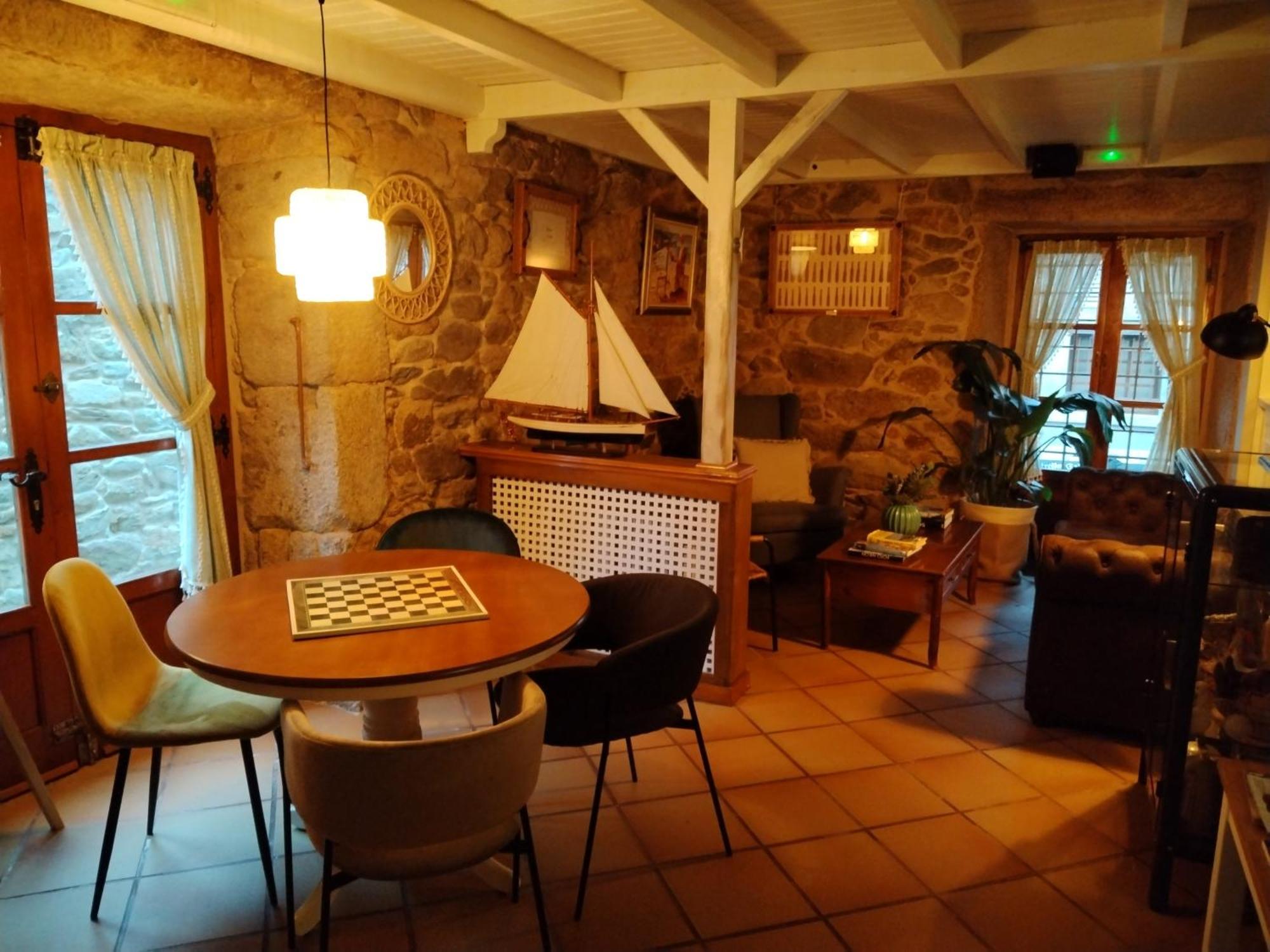Hotel Puerto Arnela 卡马里纳斯 外观 照片